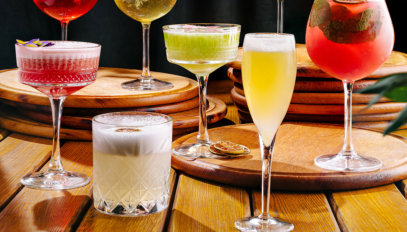 Bebidas y maridajes – Selección de cócteles, vinos y otras bebidas | Roatan Provision Selección de bebidas y maridajes con cócteles, vinos y bebidas refrescantes en Roatan Provision.