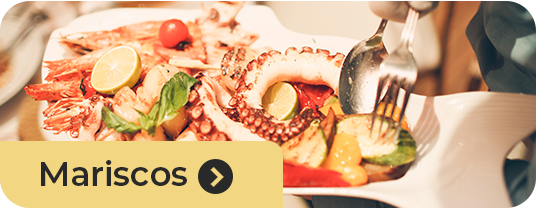 Mariscos frescos – Selección premium de mariscos | Roatan Provision Selección de mariscos frescos, incluyendo pulpo y platos gourmet de mariscos en Roatan Provision.